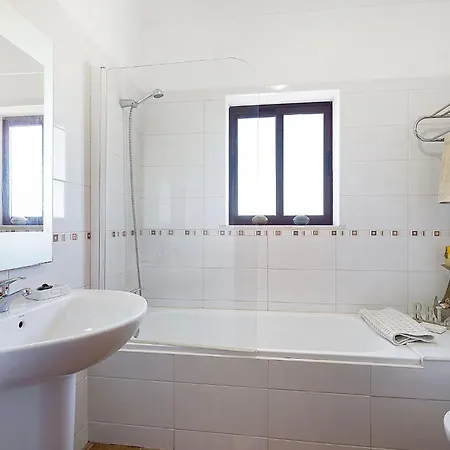 2 Bedroom With Pool View - Dourada Apartment